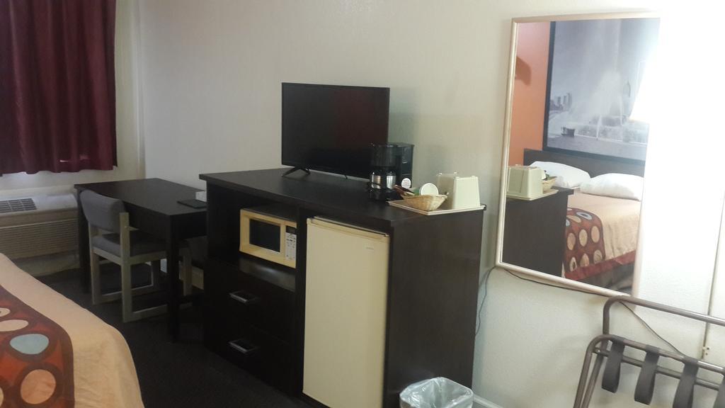 Super 8 By Wyndham Morris Hotel Ngoại thất bức ảnh